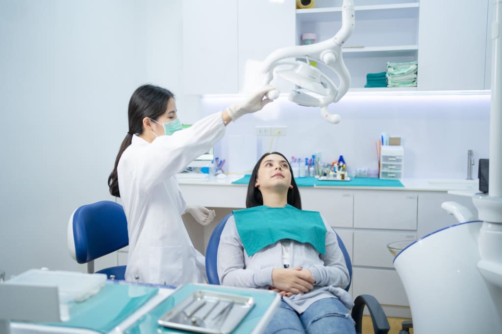 dentist prepare to remove dental plaque