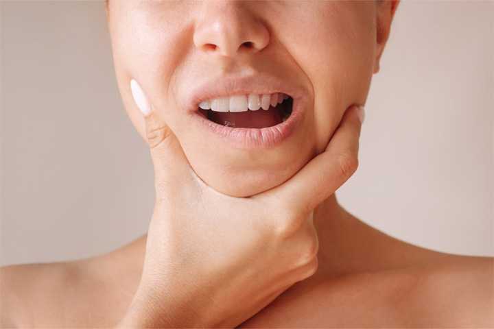 Lady has dental pain.