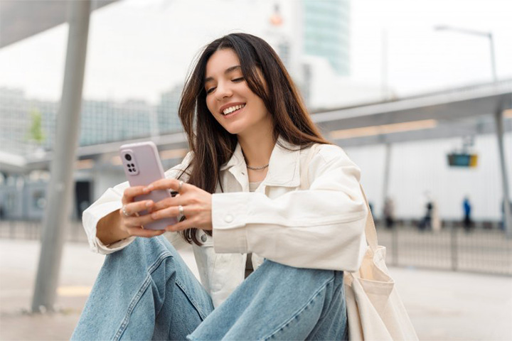 Lady reads something on phone.
